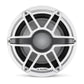 JL Audio M6 Marine-Subwoofer – sattes Bass-Fundament für die Yacht, mit weißem Sport-Grill