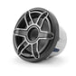 JL Audio M6 Marine-Subwoofer – sattes Bass-Fundament für die Yacht, mit weißem Sport-Grill